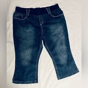 Announcements/ Maternity capris jeans/ medium 8/10